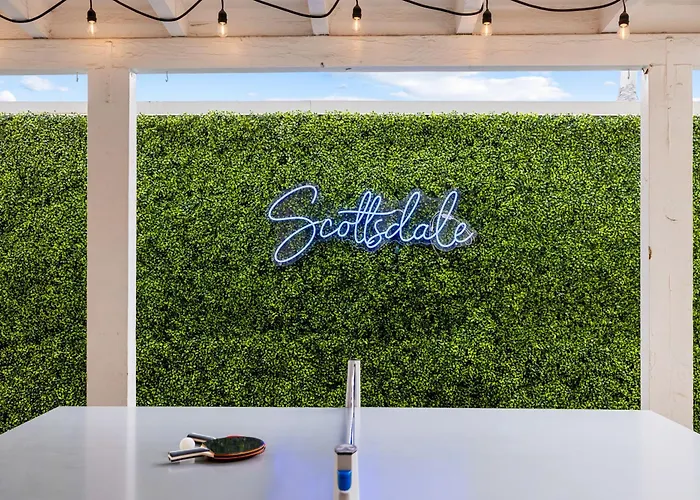 New! Desert Flower~ 4 Bedroom Walk To Old Town, Stadium Scottsdale