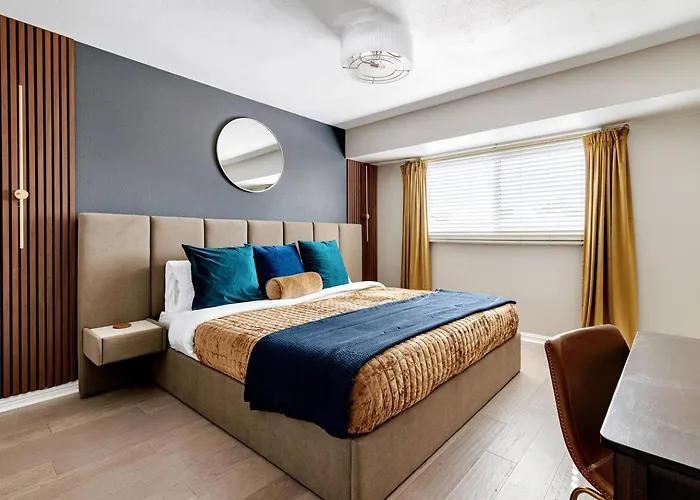 Сasa de vacaciones New! Desert Flower~ 4 Bedroom Walk To Old Town, Stadium