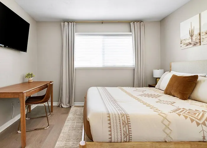 Сasa de vacaciones New! Desert Flower~ 4 Bedroom Walk To Old Town, Stadium *