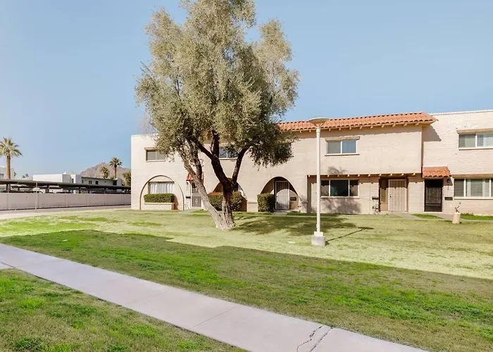 New! Desert Flower~ 4 Bedroom Walk To Old Town, Stadium Сasa de vacaciones *