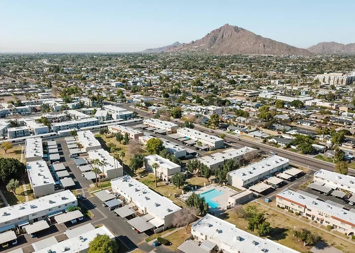 Сasa de vacaciones New! Desert Flower~ 4 Bedroom Walk To Old Town, Stadium Scottsdale